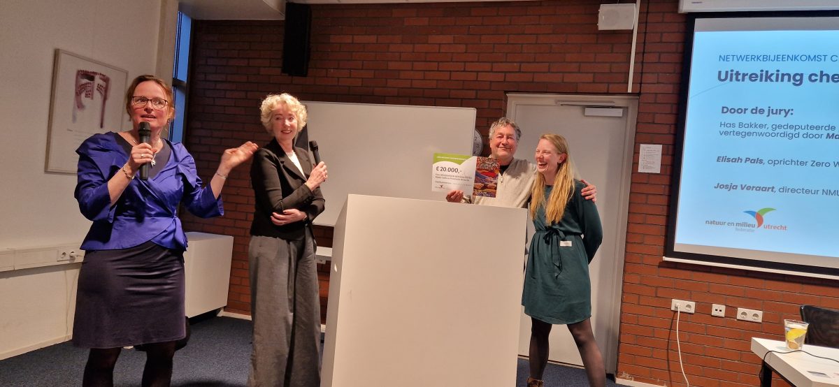 Vier buurtinitiatieven nemen cheques in ontvangst tijdens event ‘Circulaire Aanpakkers’